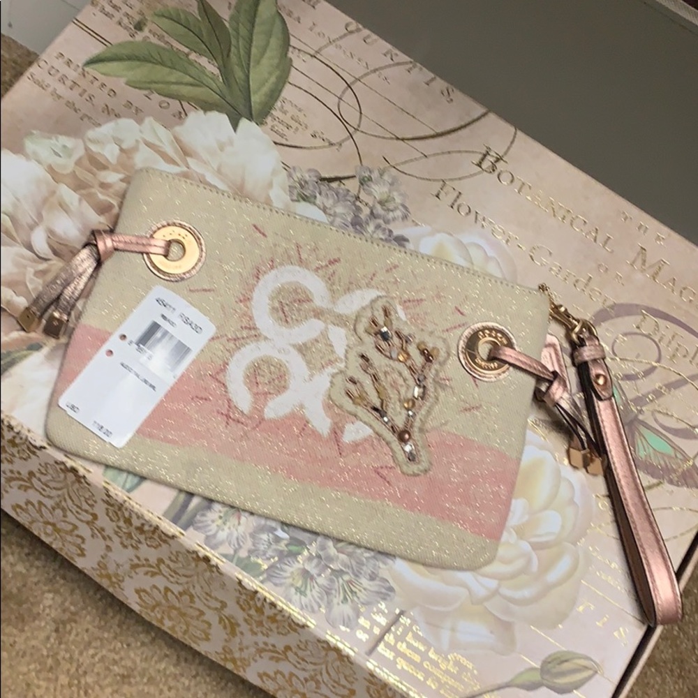 Great condition coach clutch!
